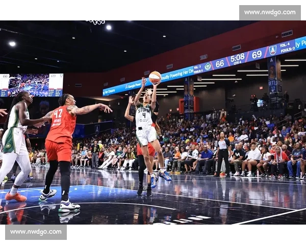 热火vs老鹰直播焦点战强强对话引爆季后赛悬念攻防博弈星光对决